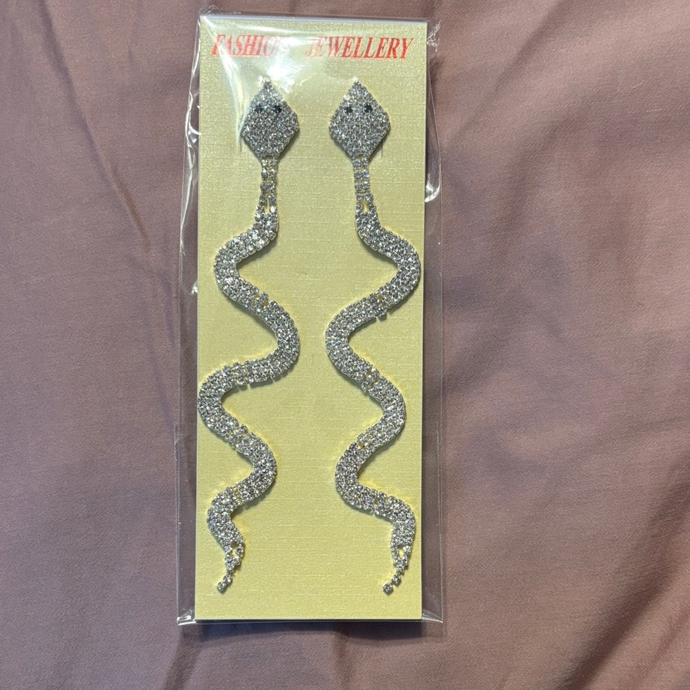 Fashion Jewelry Glittering Silver Snake Earrings